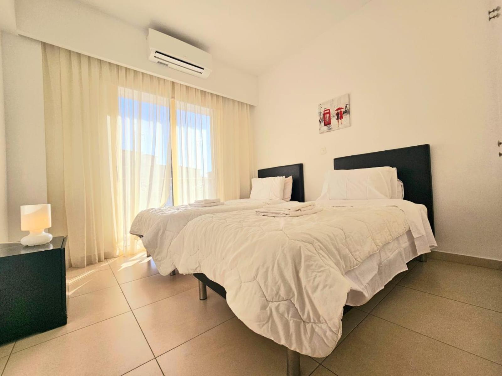 Elysia Park Apartments Paphos Room photo